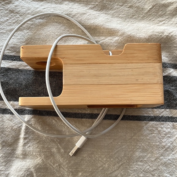 STAND for iPhone & Apple Watch (watch charger included) - Picture 2 of 3